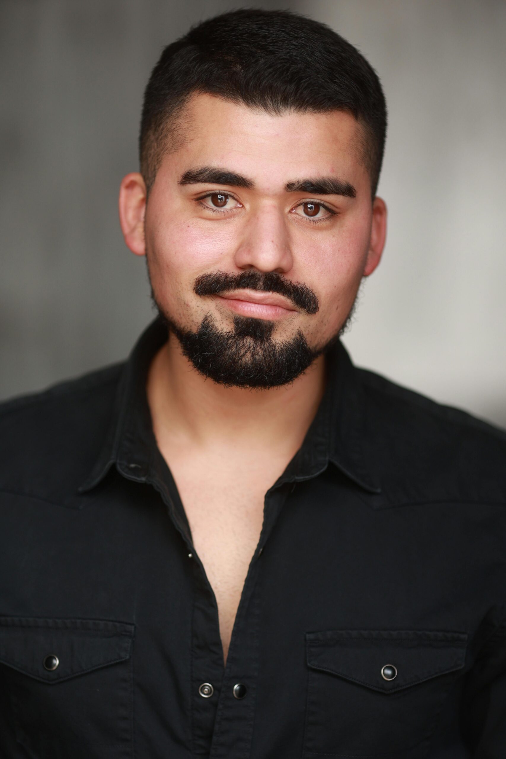 free-photo-of-homem-sorridente-sorrindo-barba